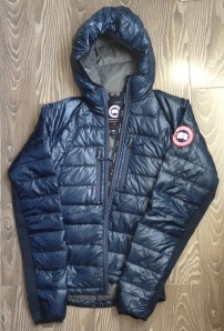 The Canada Goose Hybridge Lite Hoody is a beautiful jacket, even laying on the floor